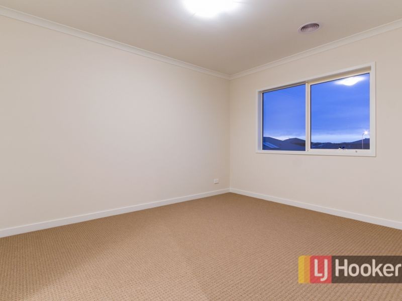 25 Chagall Parade, Clyde North VIC 3978