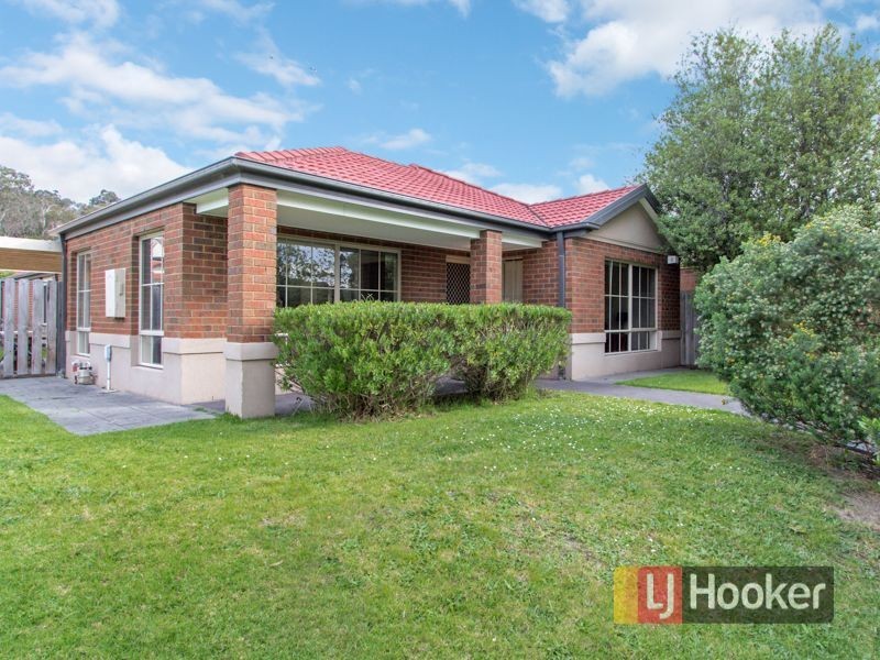 82 Fieldstone Boulevard, Beaconsfield VIC 3807