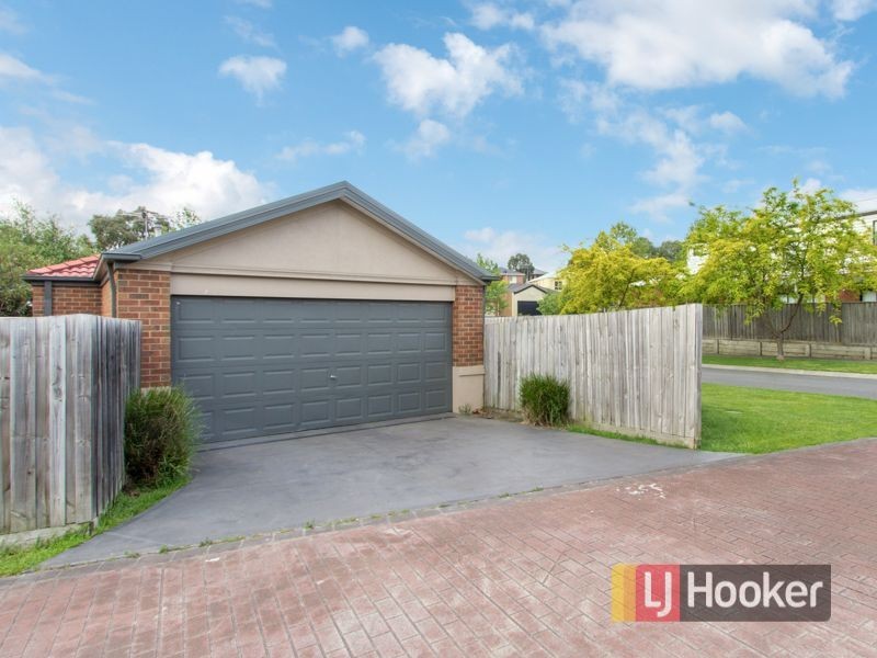 82 Fieldstone Boulevard, Beaconsfield VIC 3807