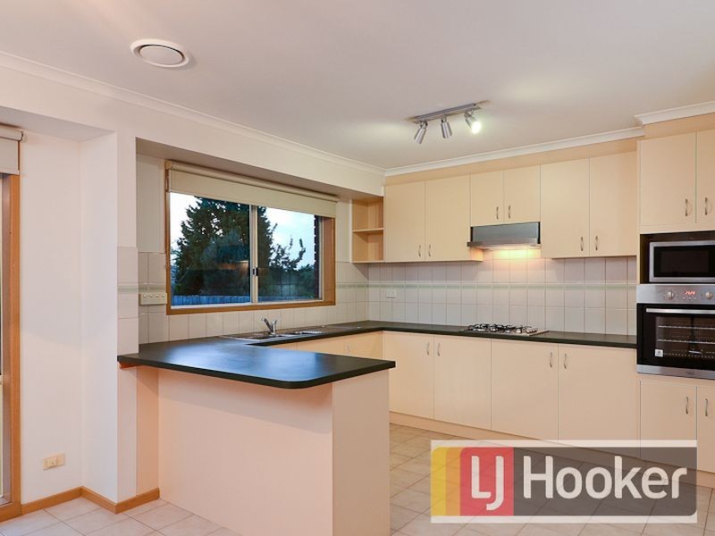 72 Avebury Drive, Berwick VIC 3806