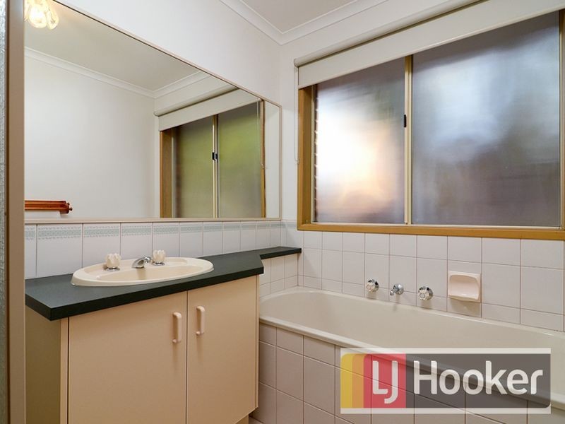 72 Avebury Drive, Berwick VIC 3806