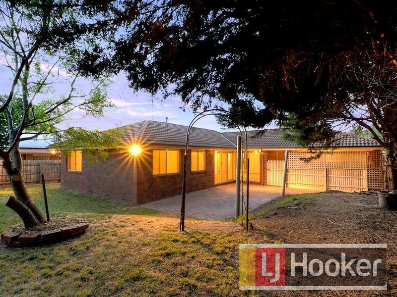 72 Avebury Drive, Berwick VIC 3806