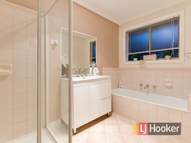 53 Bemersyde Drive, Berwick VIC 3806