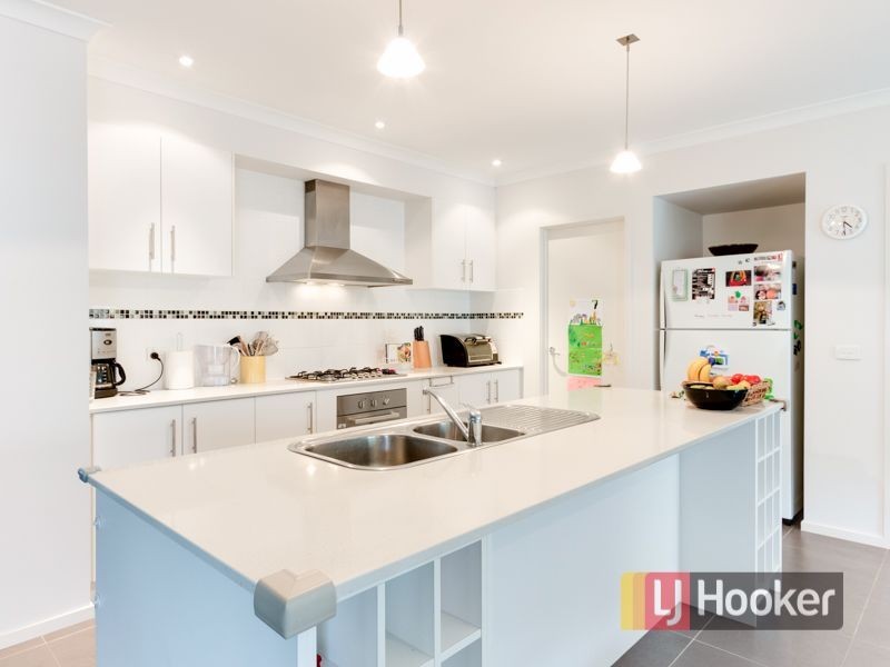 10 Honey Court, Berwick VIC 3806