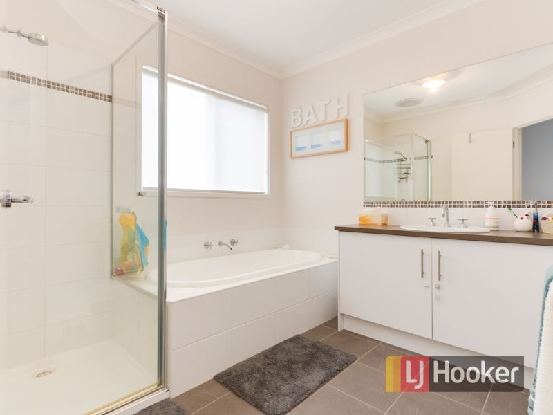 10 Honey Court, Berwick VIC 3806