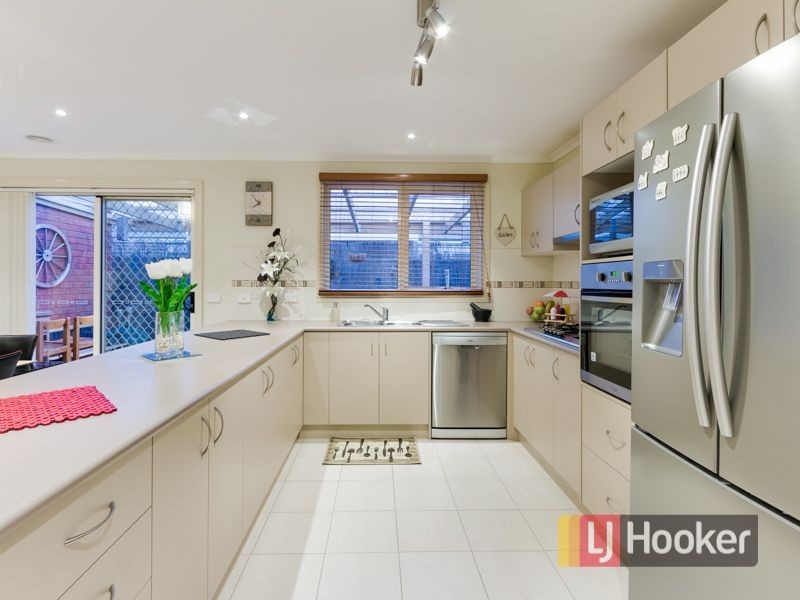 76 Thunderbolt Drive, Cranbourne East VIC 3977