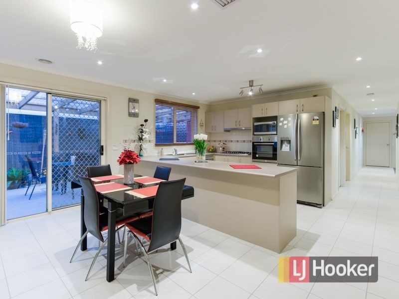 76 Thunderbolt Drive, Cranbourne East VIC 3977