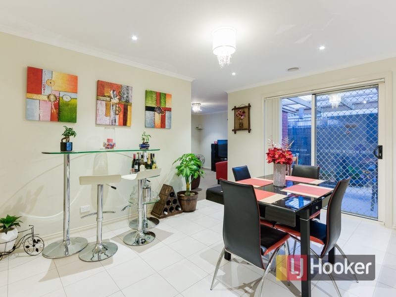 76 Thunderbolt Drive, Cranbourne East VIC 3977