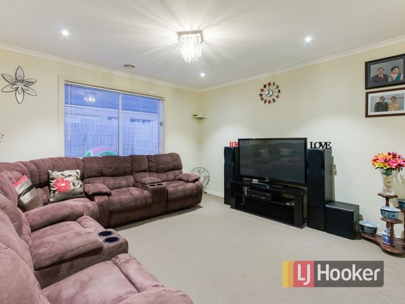 76 Thunderbolt Drive, Cranbourne East VIC 3977