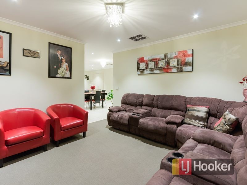 76 Thunderbolt Drive, Cranbourne East VIC 3977
