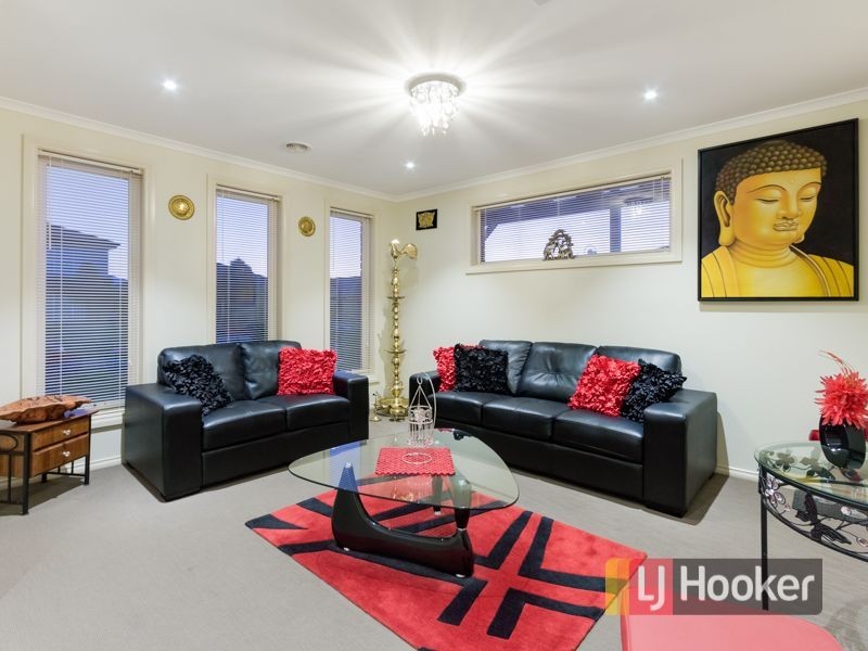 76 Thunderbolt Drive, Cranbourne East VIC 3977