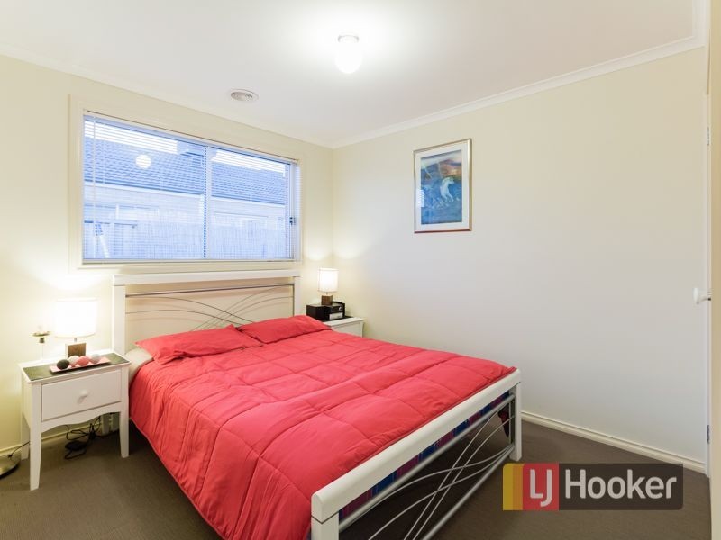 76 Thunderbolt Drive, Cranbourne East VIC 3977