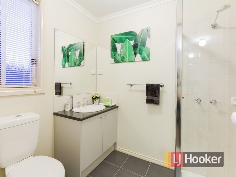 76 Thunderbolt Drive, Cranbourne East VIC 3977