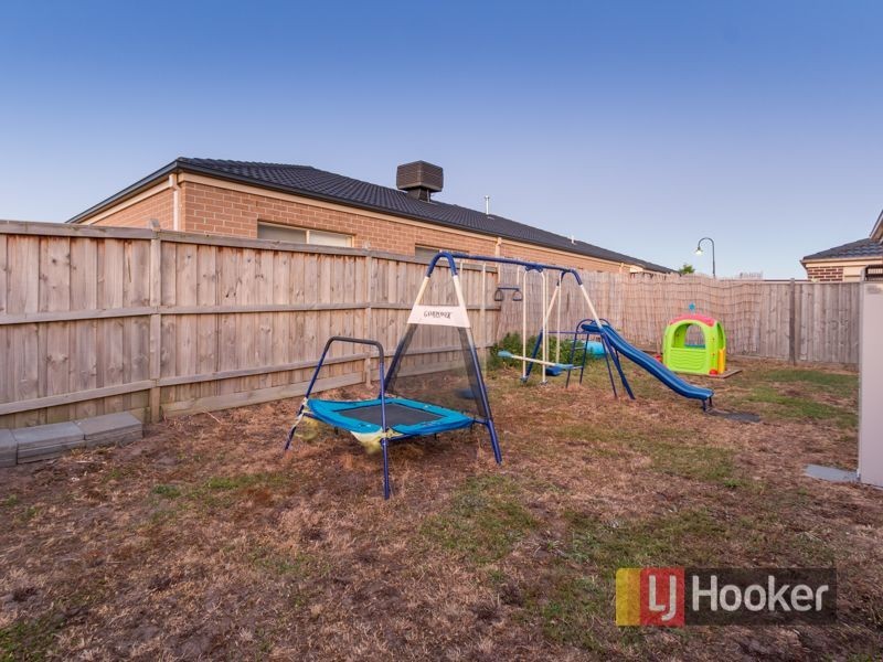 76 Thunderbolt Drive, Cranbourne East VIC 3977