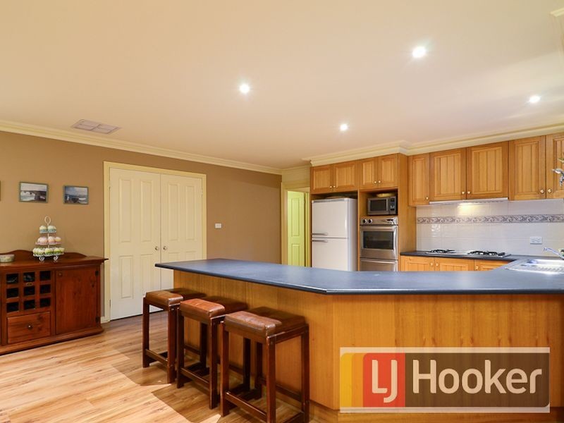 8 Liverpool Court, Narre Warren South VIC 3805