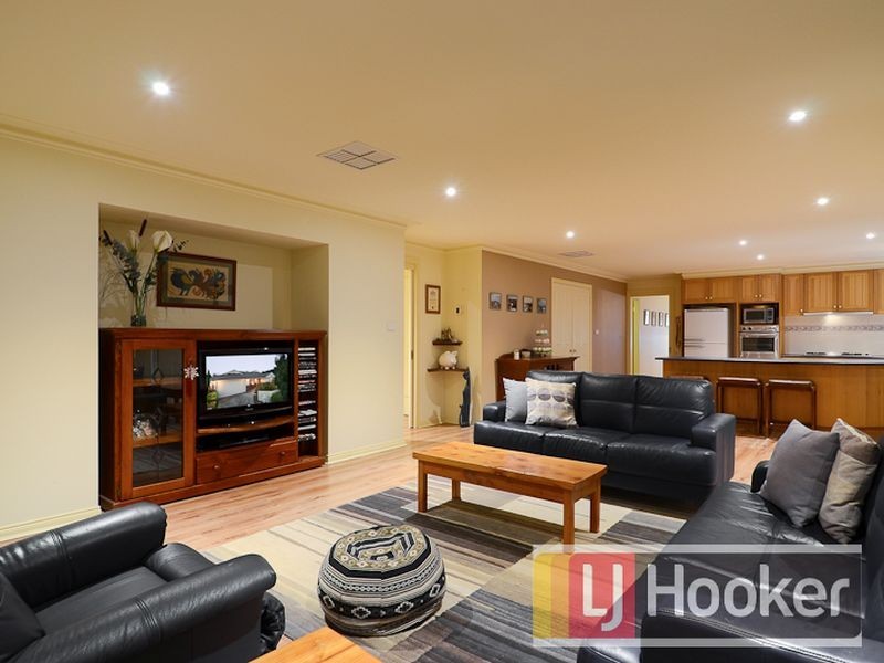 8 Liverpool Court, Narre Warren South VIC 3805
