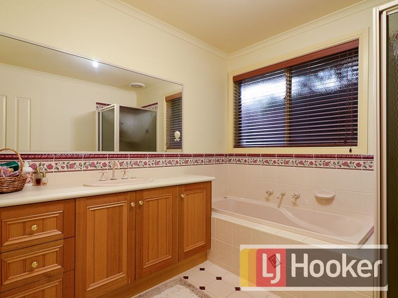 8 Liverpool Court, Narre Warren South VIC 3805