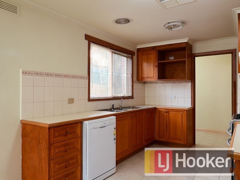 49 Saxonwood Drive, Narre Warren VIC 3805