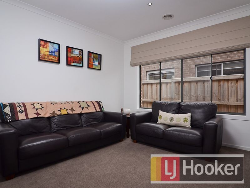 11 Faringdon Crescent, Cranbourne North VIC 3977
