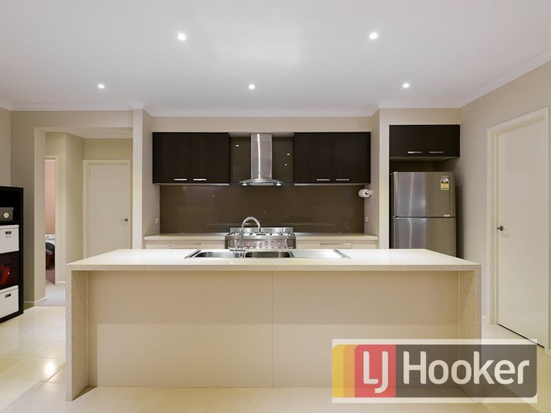 34 Chagall Parade, Clyde North VIC 3978
