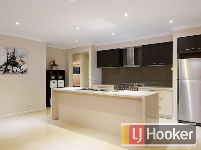 34 Chagall Parade, Clyde North VIC 3978