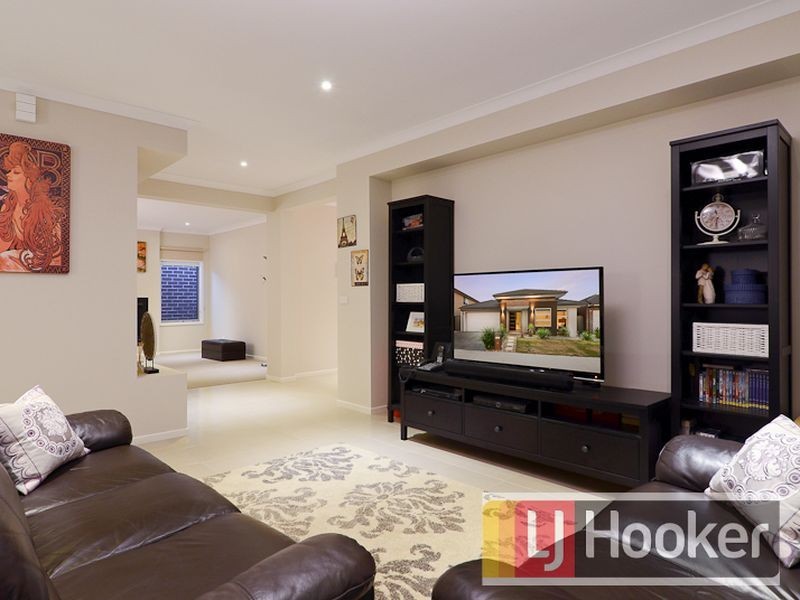 34 Chagall Parade, Clyde North VIC 3978