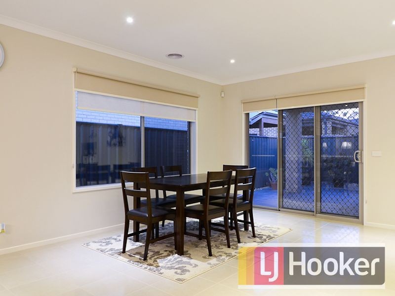 34 Chagall Parade, Clyde North VIC 3978