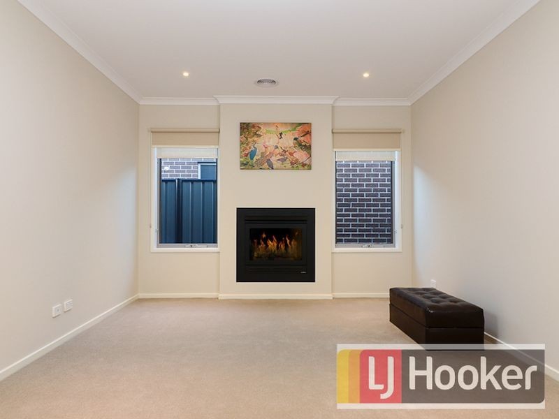 34 Chagall Parade, Clyde North VIC 3978