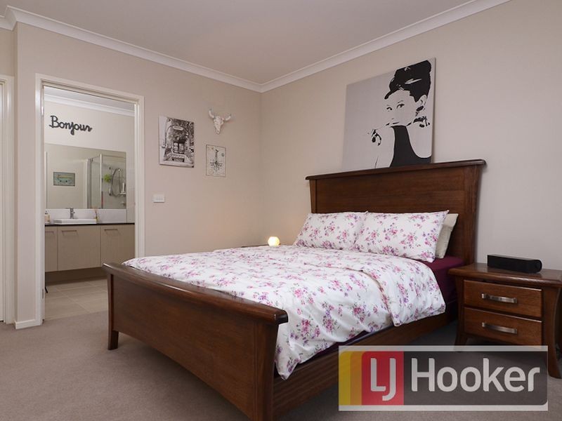 34 Chagall Parade, Clyde North VIC 3978