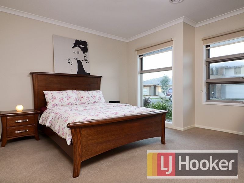 34 Chagall Parade, Clyde North VIC 3978