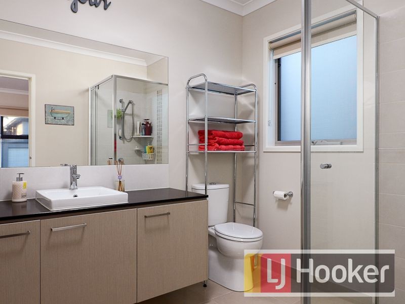 34 Chagall Parade, Clyde North VIC 3978