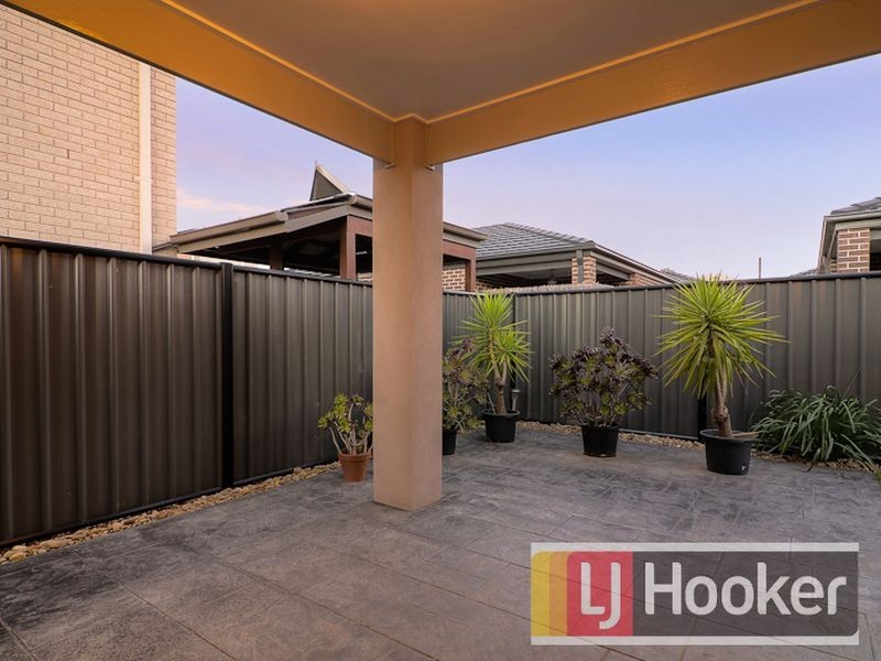34 Chagall Parade, Clyde North VIC 3978