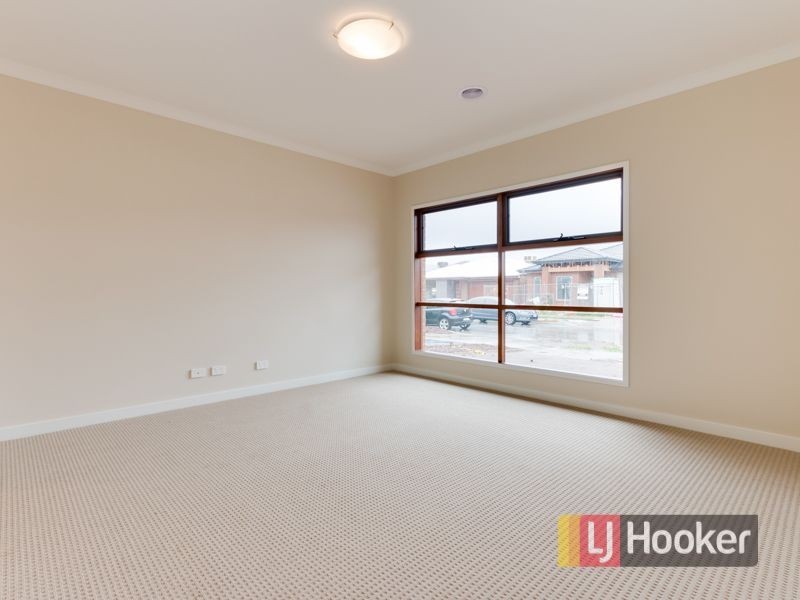 707 Romney Way, Clyde North VIC 3978