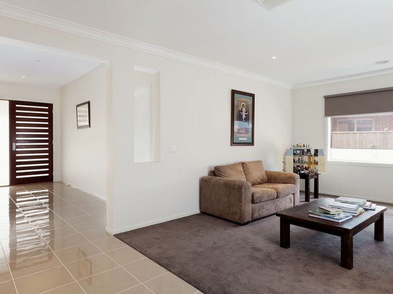 21 Faringdon Crescent, Cranbourne North VIC 3977