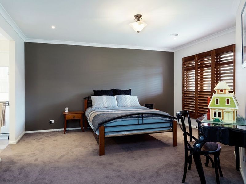 21 Faringdon Crescent, Cranbourne North VIC 3977