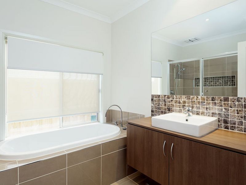 21 Faringdon Crescent, Cranbourne North VIC 3977