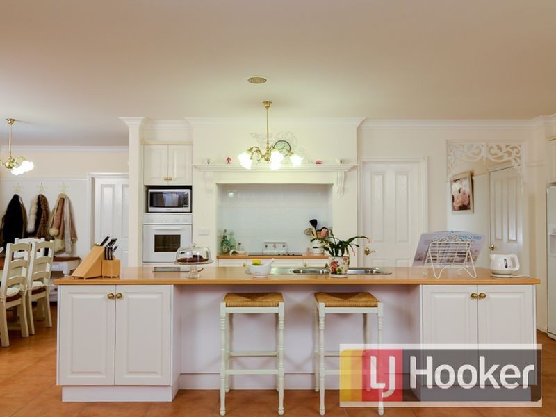 3 Cambridge Drive, Berwick VIC 3806