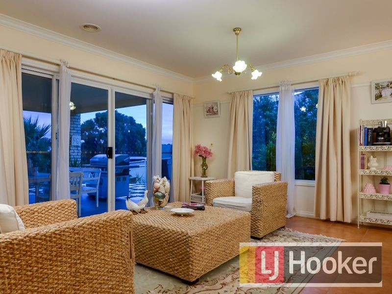 3 Cambridge Drive, Berwick VIC 3806