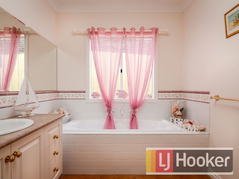 3 Cambridge Drive, Berwick VIC 3806