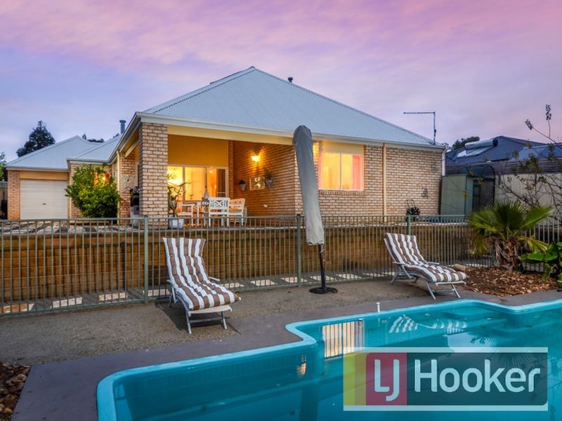 3 Cambridge Drive, Berwick VIC 3806