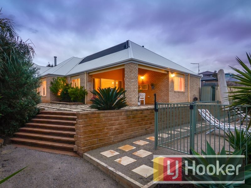 3 Cambridge Drive, Berwick VIC 3806