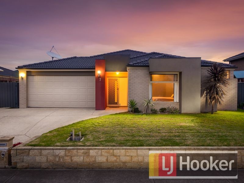 7 Merrowland Avenue, Cranbourne North VIC 3977