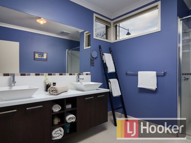 7 Merrowland Avenue, Cranbourne North VIC 3977