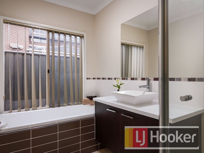 7 Merrowland Avenue, Cranbourne North VIC 3977