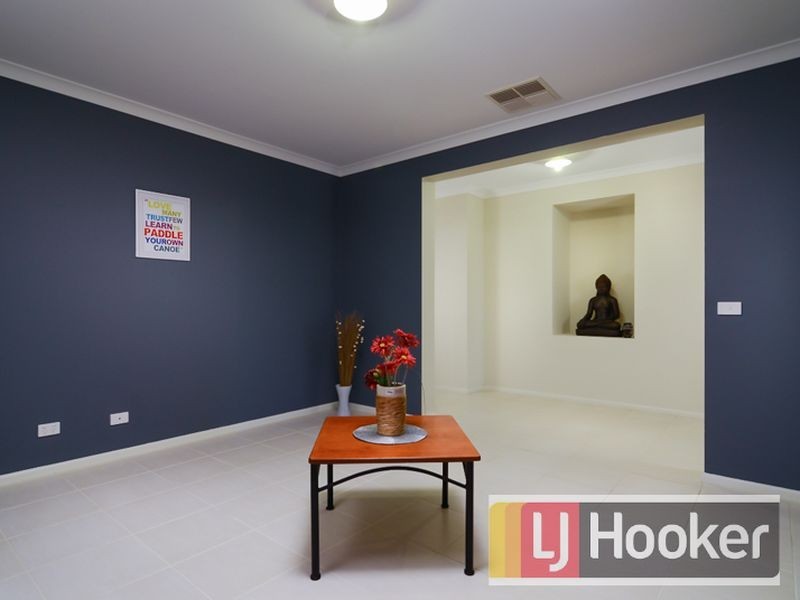 7 Merrowland Avenue, Cranbourne North VIC 3977