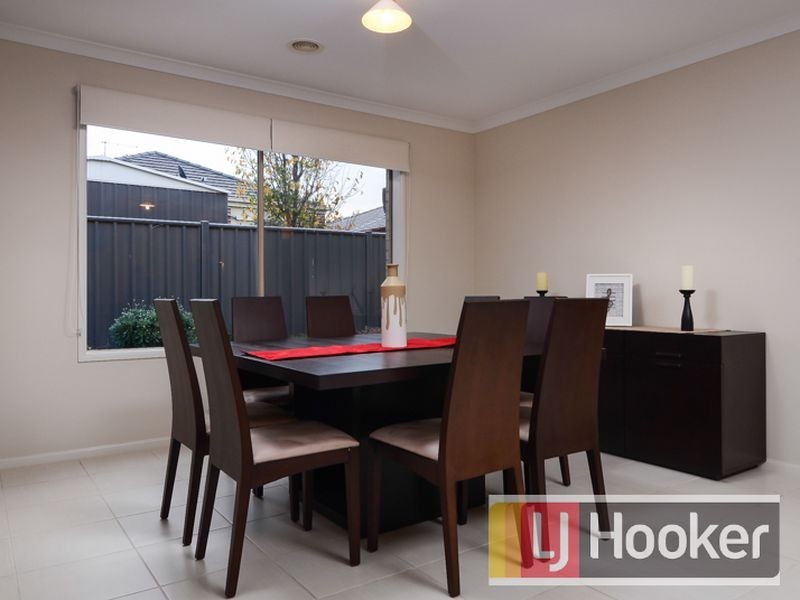 7 Merrowland Avenue, Cranbourne North VIC 3977