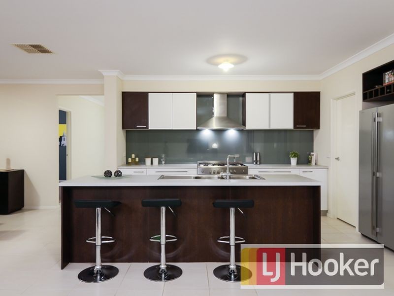 7 Merrowland Avenue, Cranbourne North VIC 3977