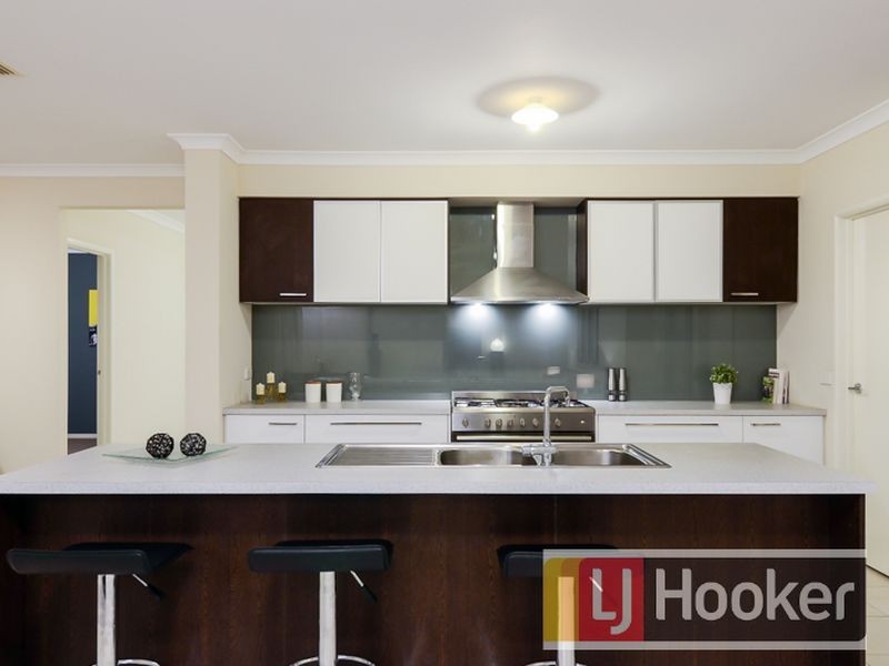 7 Merrowland Avenue, Cranbourne North VIC 3977