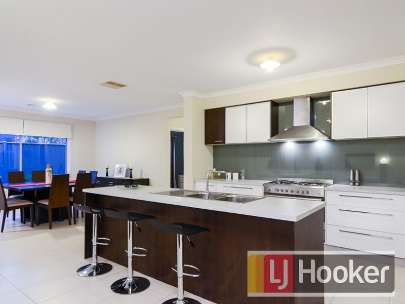 7 Merrowland Avenue, Cranbourne North VIC 3977