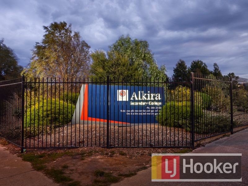 7 Merrowland Avenue, Cranbourne North VIC 3977